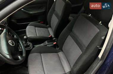 Хэтчбек Volkswagen Golf 2001 в 