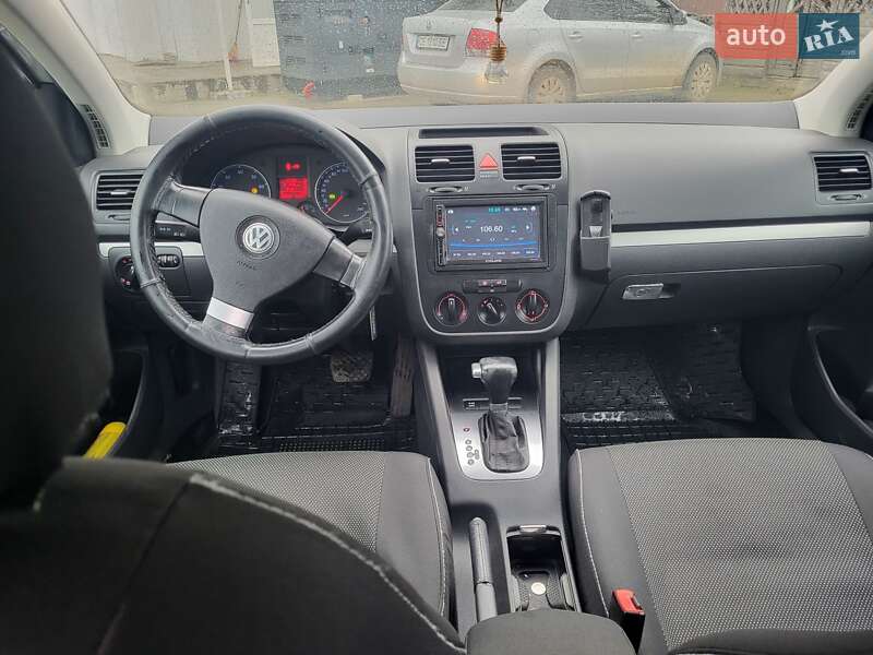 Хэтчбек Volkswagen Golf 2007 в Новоселице