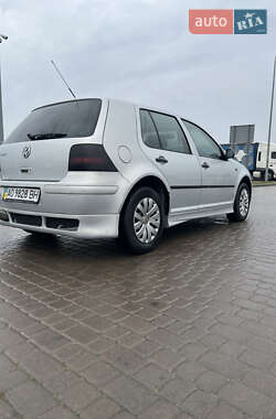 Хетчбек Volkswagen Golf 1998 в 
