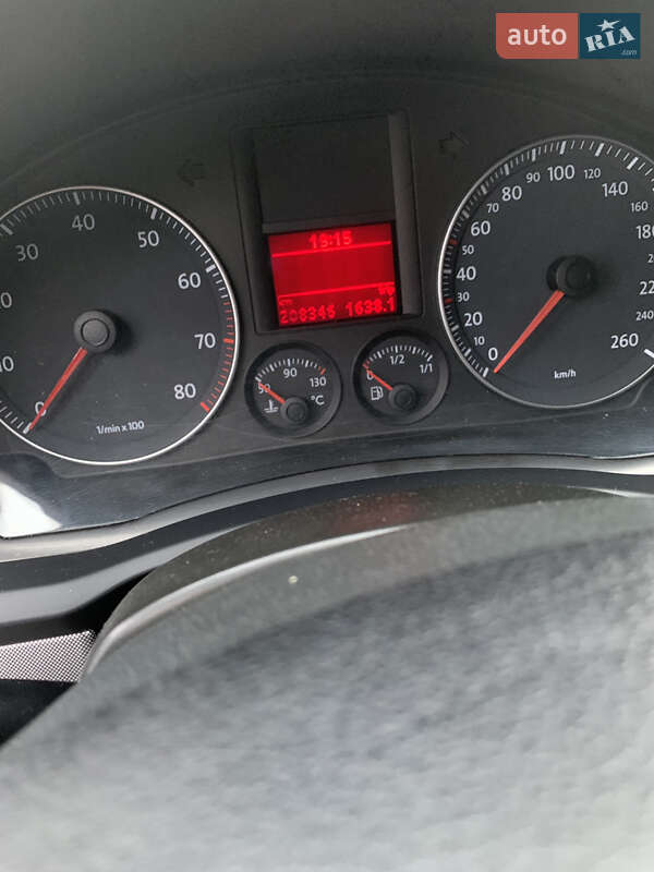 Хетчбек Volkswagen Golf 2006 в Києві