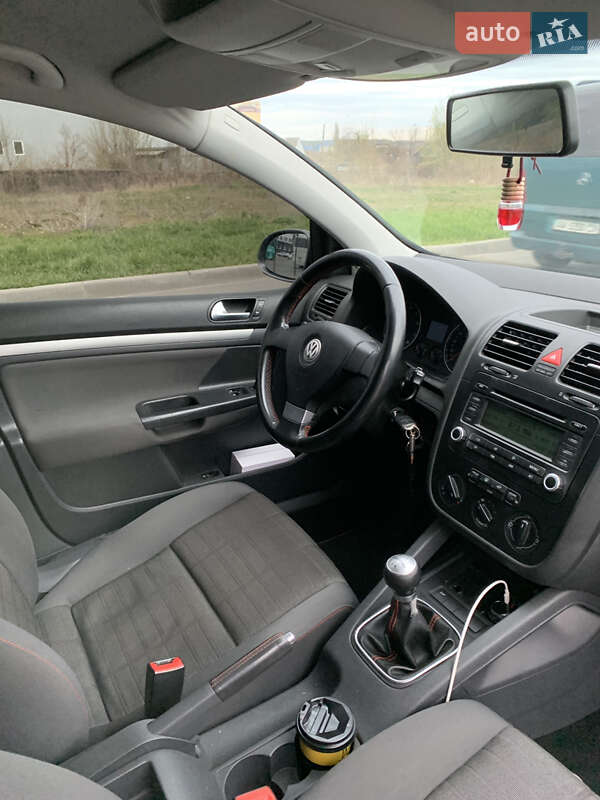 Хетчбек Volkswagen Golf 2006 в Києві