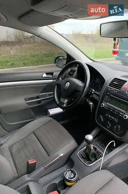 Хэтчбек Volkswagen Golf 2006 в 