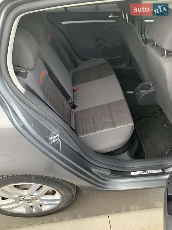 Хетчбек Volkswagen Golf 2006 в Києві