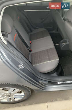 Хэтчбек Volkswagen Golf 2006 в 
