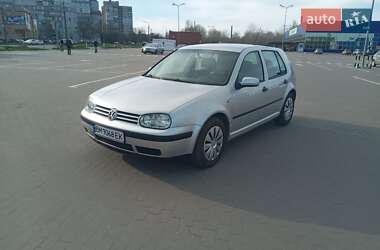 Хэтчбек Volkswagen Golf 2002 в 