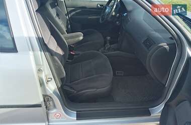 Хэтчбек Volkswagen Golf 2002 в 