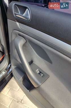 Хэтчбек Volkswagen Golf 2007 в 