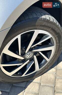 Хэтчбек Volkswagen Golf 2019 в 