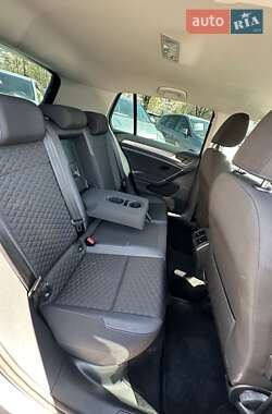 Хэтчбек Volkswagen Golf 2019 в 