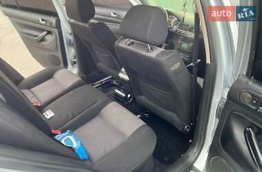 Хэтчбек Volkswagen Golf 2002 в 