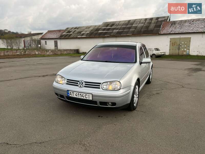 Хэтчбек Volkswagen Golf 2002 в 