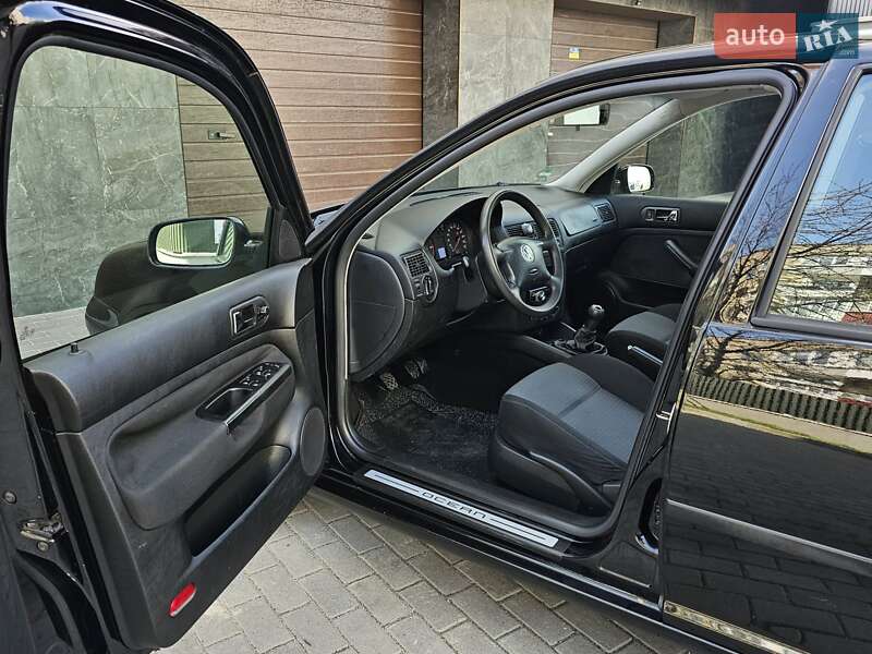 Хэтчбек Volkswagen Golf 2003 в 