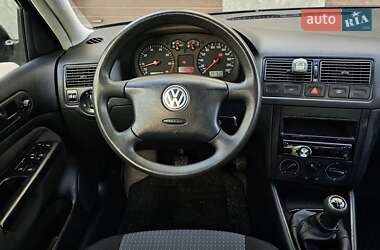 Хэтчбек Volkswagen Golf 2003 в 