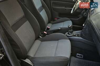 Хэтчбек Volkswagen Golf 2003 в 