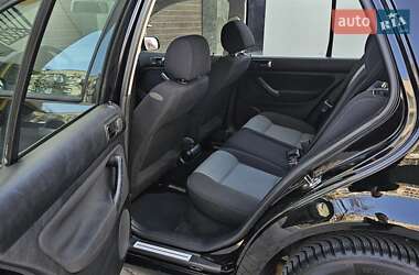 Хэтчбек Volkswagen Golf 2003 в 