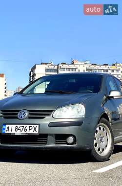 Хэтчбек Volkswagen Golf 2005 в 