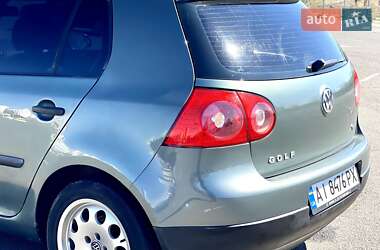 Хэтчбек Volkswagen Golf 2005 в 