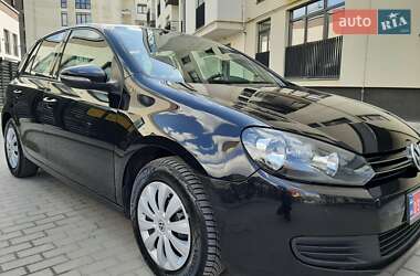 Хэтчбек Volkswagen Golf 2010 в 