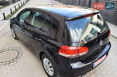 Хэтчбек Volkswagen Golf 2010 в 