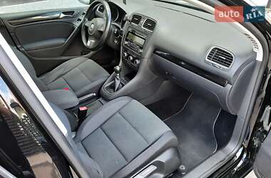 Хэтчбек Volkswagen Golf 2010 в 