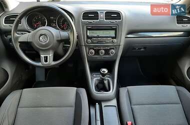 Хэтчбек Volkswagen Golf 2010 в 