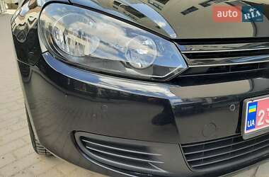 Хэтчбек Volkswagen Golf 2010 в 