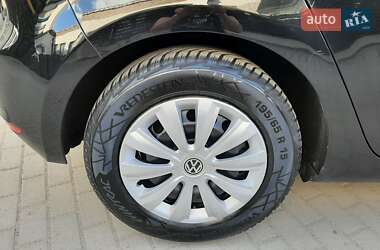 Хэтчбек Volkswagen Golf 2010 в 