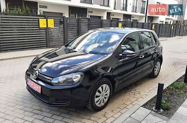 Хэтчбек Volkswagen Golf 2010 в 
