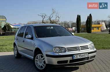 Хэтчбек Volkswagen Golf 2001 в 