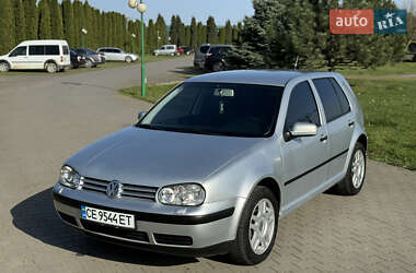 Хэтчбек Volkswagen Golf 2001 в 