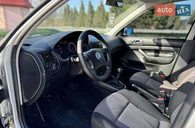 Хэтчбек Volkswagen Golf 2001 в 
