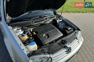 Хэтчбек Volkswagen Golf 2001 в 