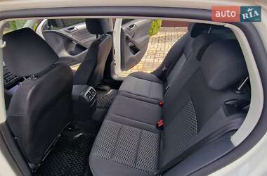 Хэтчбек Volkswagen Golf 2012 в 