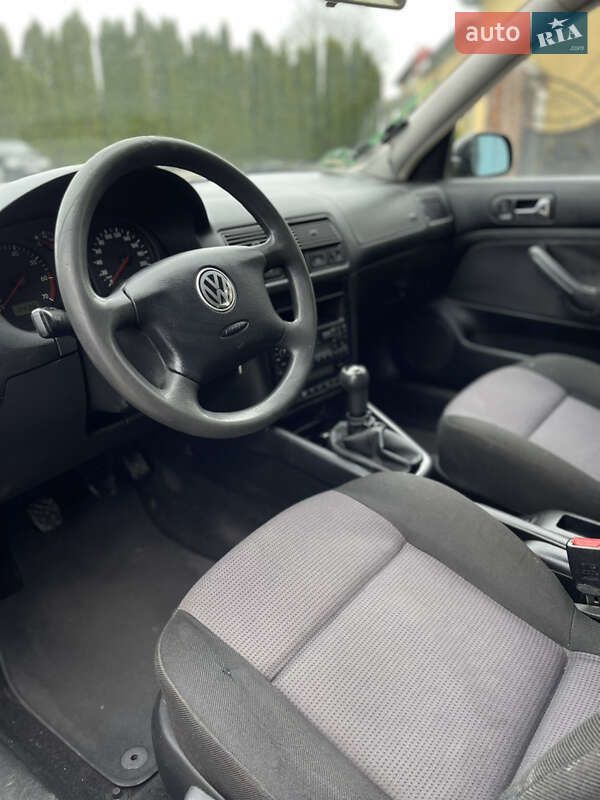 Універсал Volkswagen Golf 2001 в Тернополі