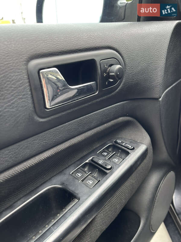 Універсал Volkswagen Golf 2001 в Тернополі