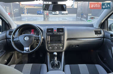 Хэтчбек Volkswagen Golf 2008 в 