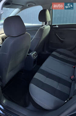 Хэтчбек Volkswagen Golf 2008 в 