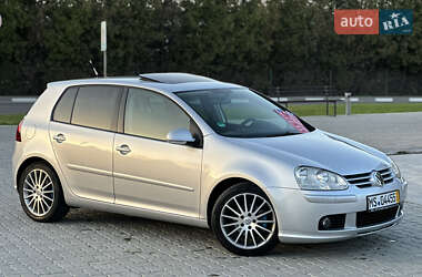 Хетчбек Volkswagen Golf 2005 в 