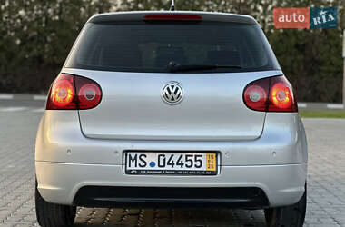 Хетчбек Volkswagen Golf 2005 в 