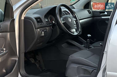 Хетчбек Volkswagen Golf 2005 в 