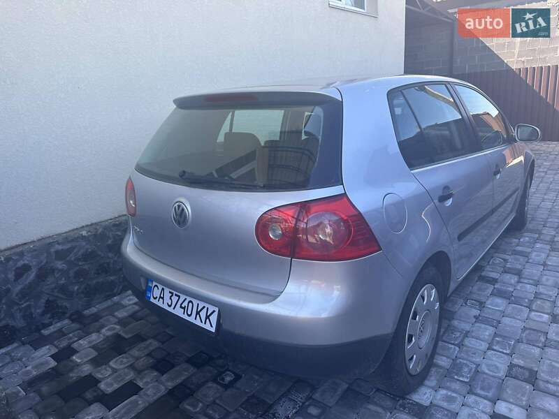Хэтчбек Volkswagen Golf 2005 в Черкассах