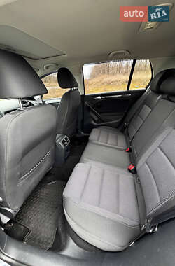 Хэтчбек Volkswagen Golf 2013 в 