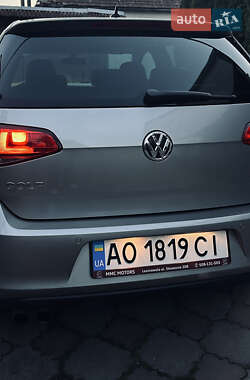 Хэтчбек Volkswagen Golf 2015 в 