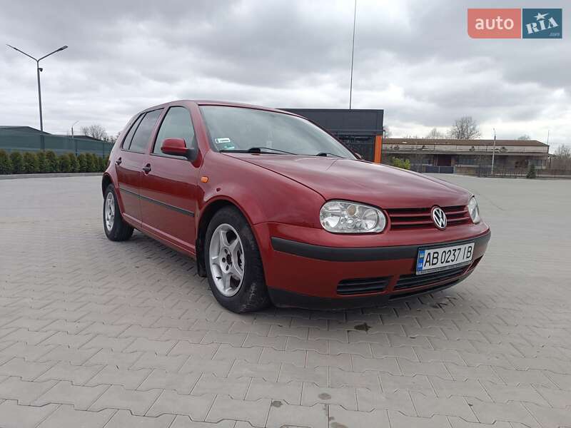 Хэтчбек Volkswagen Golf 1998 в 