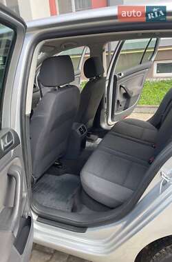 Хэтчбек Volkswagen Golf 2005 в 