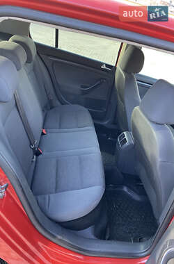 Хэтчбек Volkswagen Golf 2008 в 