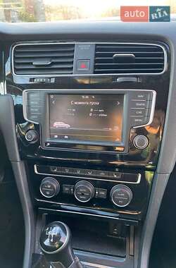 Универсал Volkswagen Golf 2015 в 