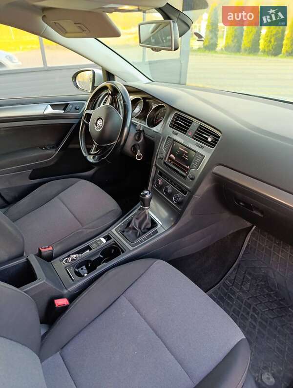 Универсал Volkswagen Golf 2016 в Иршаве