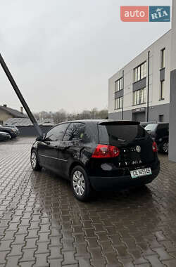 Хэтчбек Volkswagen Golf 2004 в Черновцах