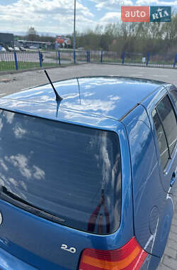 Хэтчбек Volkswagen Golf 1999 в 